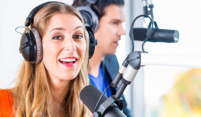 Como especialistas montam programas de rádio?