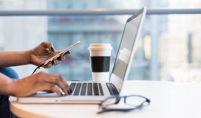 Como os depoimentos ajudam a converter visitantes em clientes